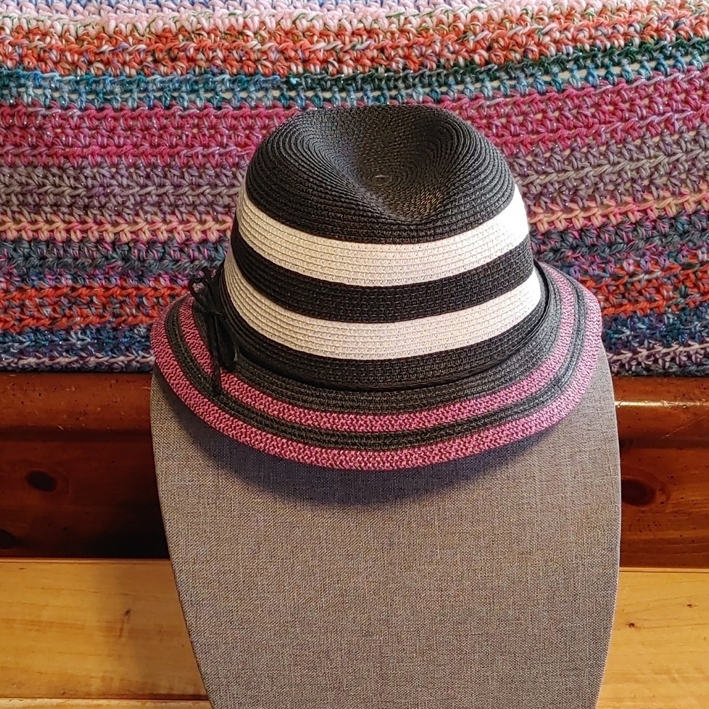 💚WOMEN'S LAUNDRY BY SHELLI SEGAL HAT